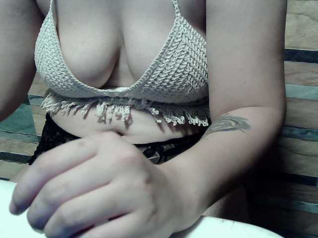 extremelymilkyboobs live cam on BongaCams