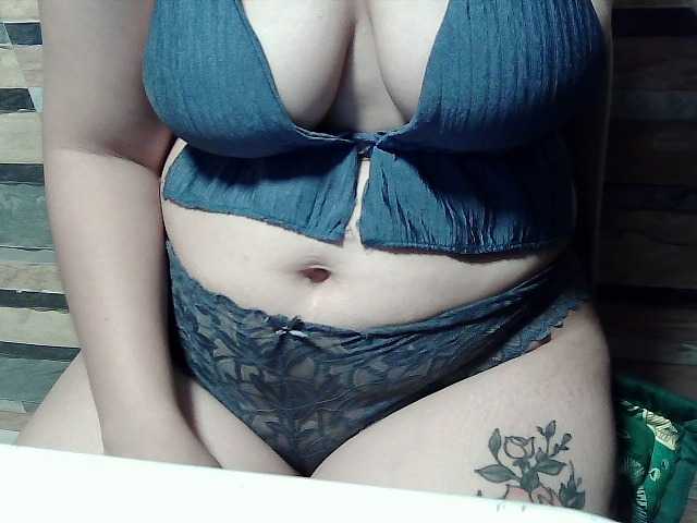 extremelymilkyboobs live cam on BongaCams