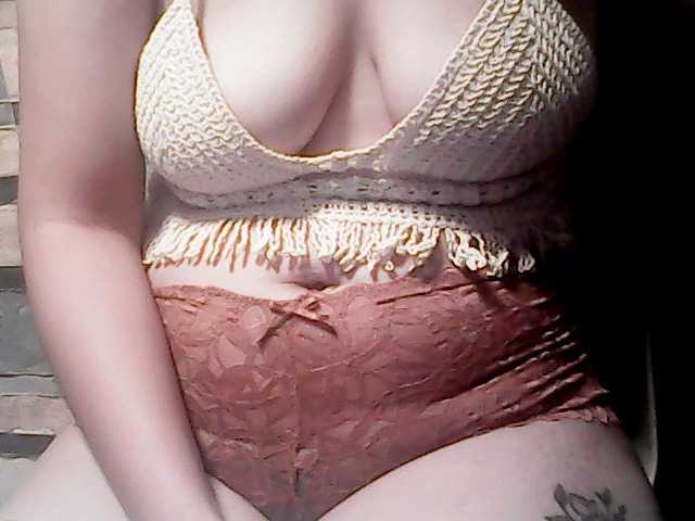 extremelymilkyboobs live cam on BongaCams