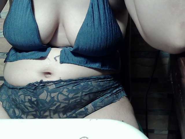 extremelymilkyboobs live cam on BongaCams
