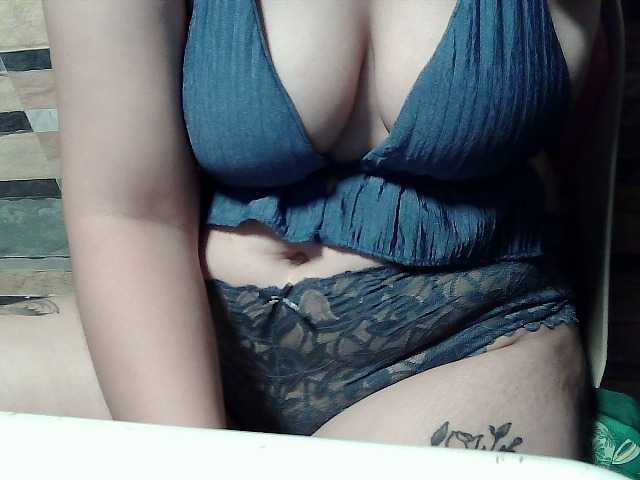 extremelymilkyboobs live cam on BongaCams