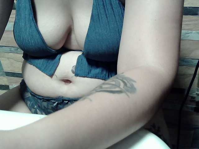 extremelymilkyboobs live cam on BongaCams