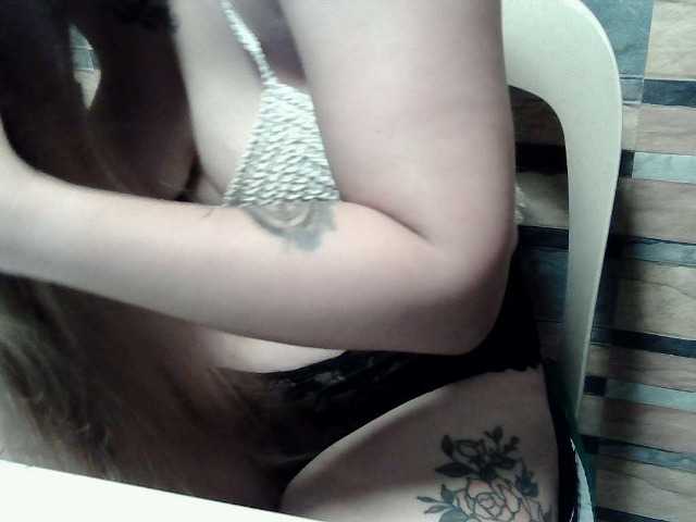 extremelymilkyboobs, en vivo ahora en BongaCams