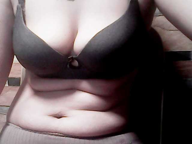 extremelymilkyboobs live cam on BongaCams