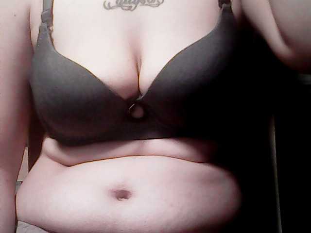 extremelymilkyboobs live webcam show