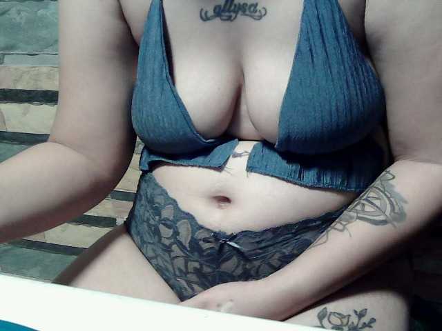 extremelymilkyboobs live cam on BongaCams