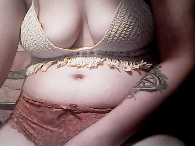 extremelymilkyboobs live cam on BongaCams