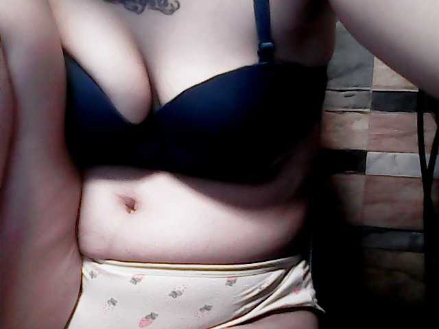 extremelymilkyboobs live cam on BongaCams
