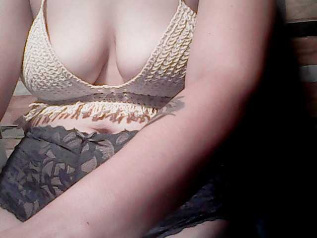 extremelymilkyboobs live cam on BongaCams