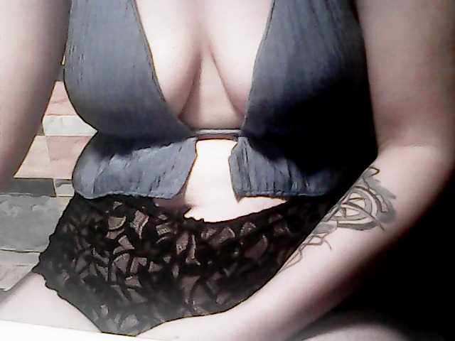 extremelymilkyboobs live cam on BongaCams