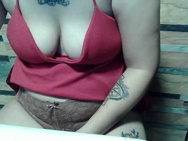 extremelymilkyboobs live cam on BongaCams