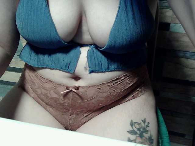 extremelymilkyboobs live cam on BongaCams