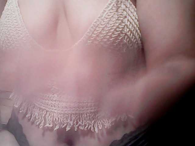 extremelymilkyboobs live cam on BongaCams