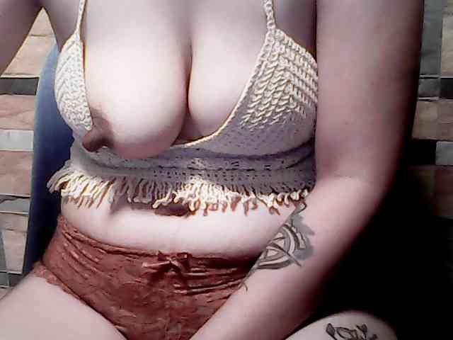 Model: extremelymilkyboobs
