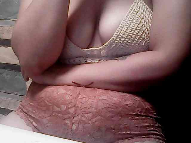 Model: extremelymilkyboobs