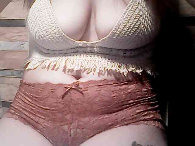 extremelymilkyboobs webcam