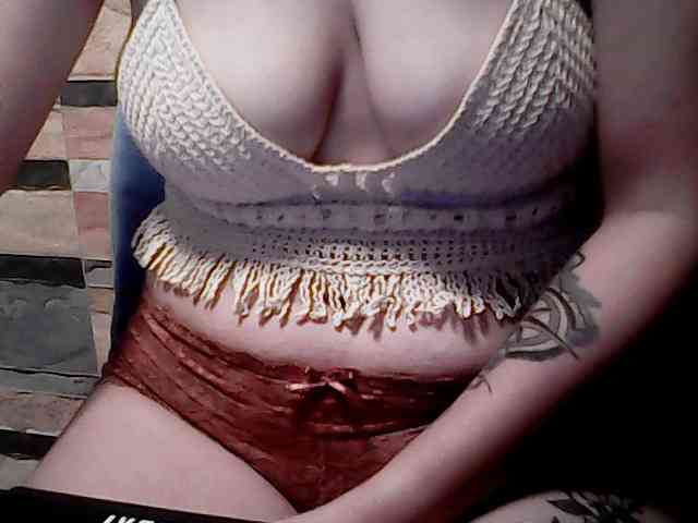 extremelymilkyboobs webcam