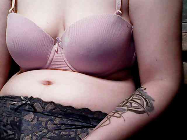 extremelymilkyboobs webcam