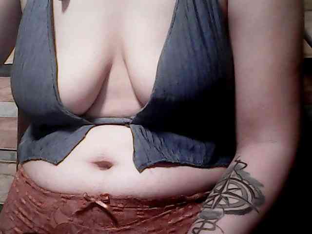 extremelymilkyboobs webcam