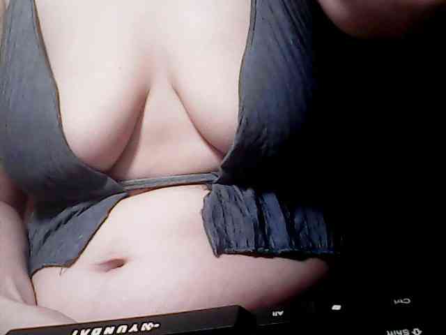 extremelymilkyboobs webcam