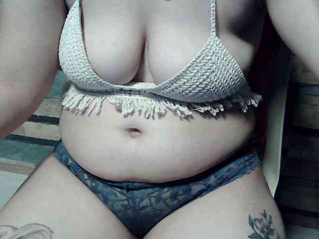 extremelymilkyboobs webcam