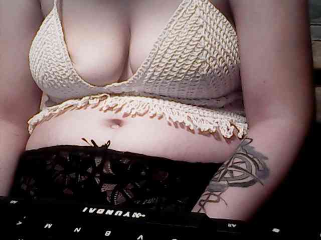 extremelymilkyboobs webcam