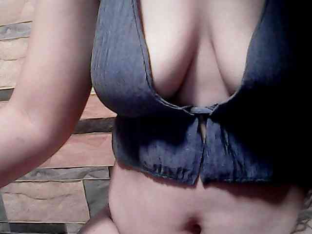 extremelymilkyboobs webcam