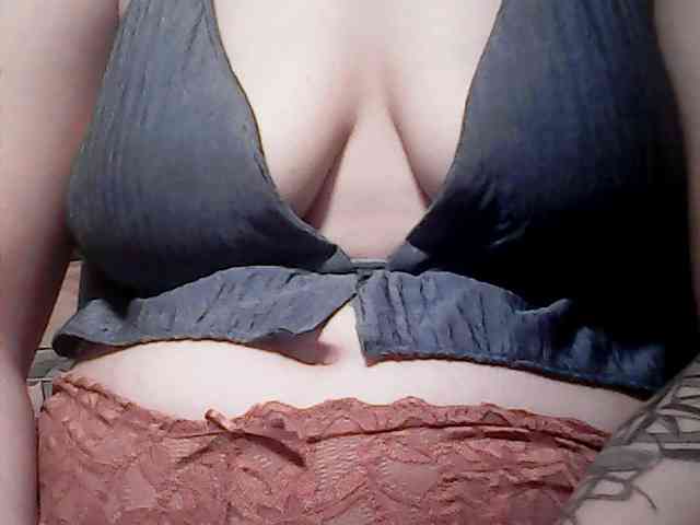 extremelymilkyboobs webcam