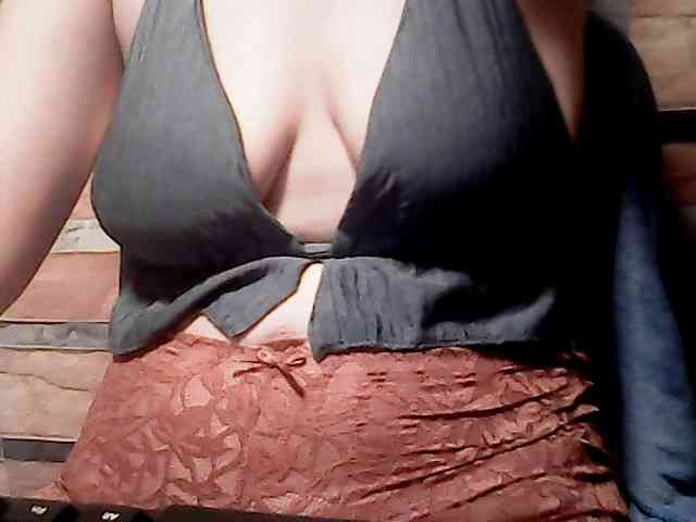 extremelymilkyboobs webcam