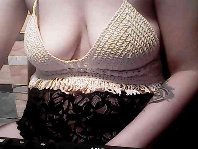 extremelymilkyboobs webcam