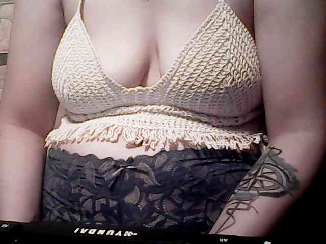 extremelymilkyboobs webcam