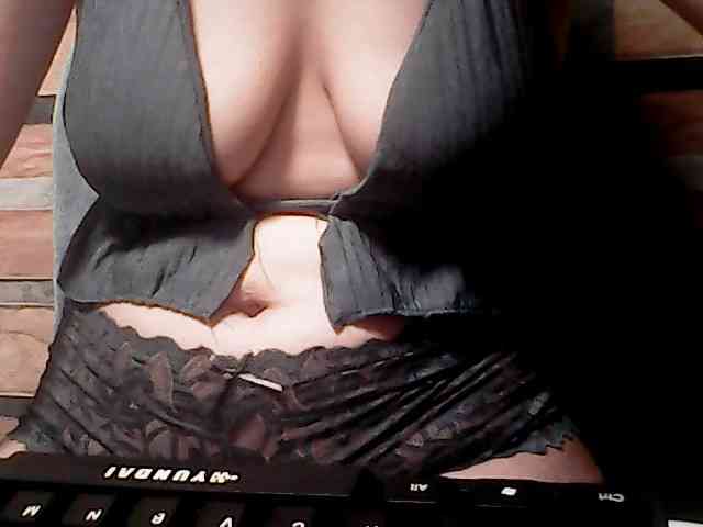 extremelymilkyboobs webcam