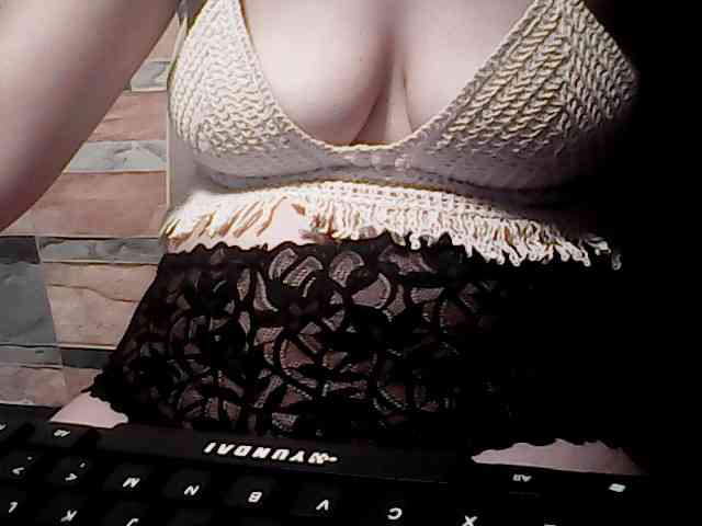 Model: extremelymilkyboobs