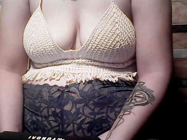 Model: extremelymilkyboobs