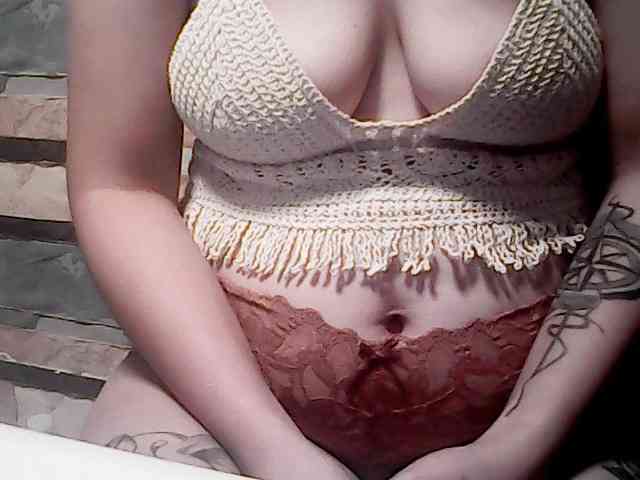 extremelymilkyboobs webcam