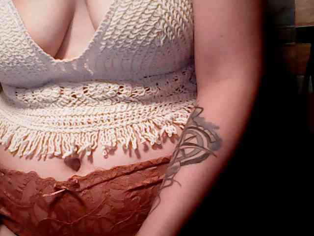 extremelymilkyboobs webcam