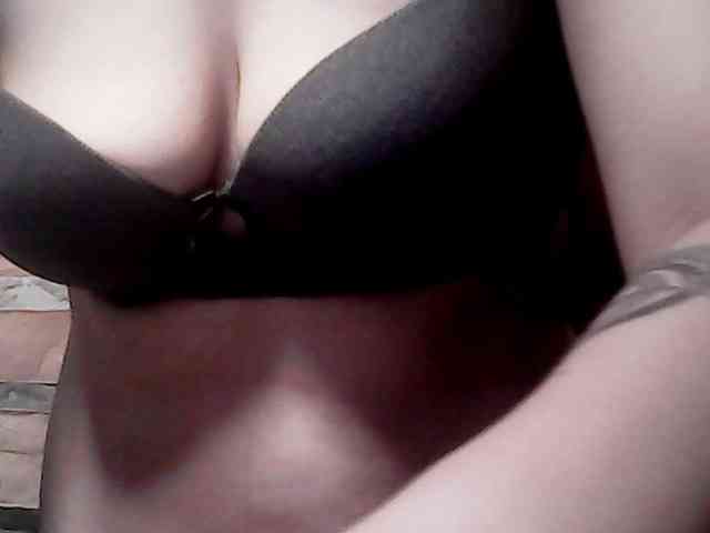 extremelymilkyboobs webcam