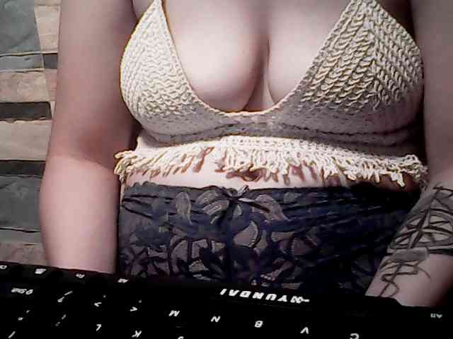 extremelymilkyboobs webcam