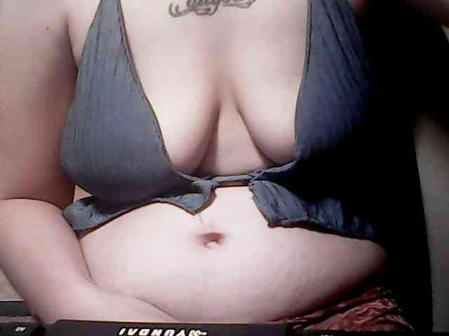 extremelymilkyboobs webcam