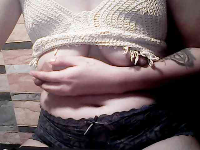 extremelymilkyboobs webcam
