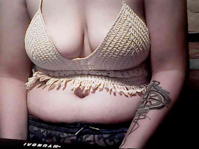 Model: extremelymilkyboobs