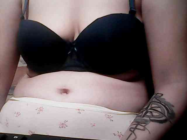 extremelymilkyboobs webcam