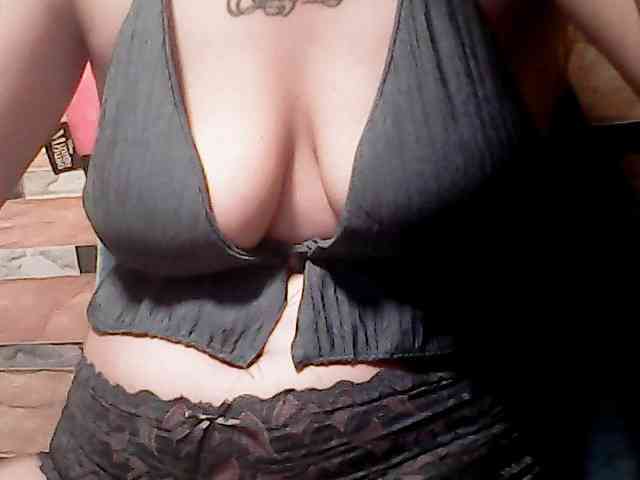 extremelymilkyboobs webcam