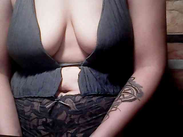 extremelymilkyboobs webcam