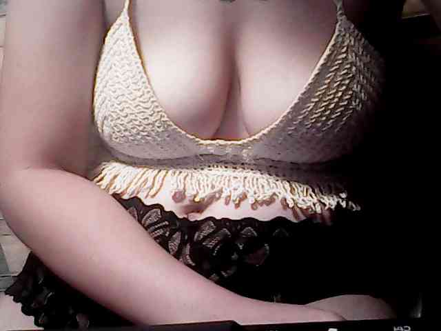 extremelymilkyboobs webcam