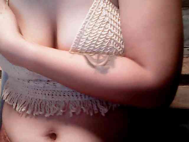 extremelymilkyboobs webcam