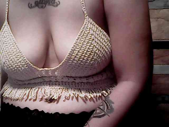 extremelymilkyboobs webcam