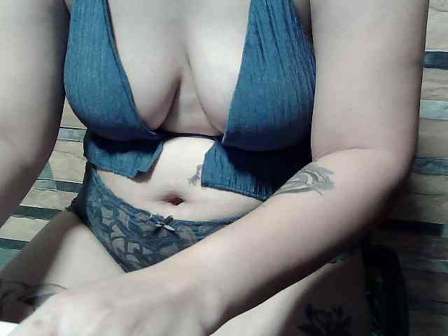 extremelymilkyboobs webcam