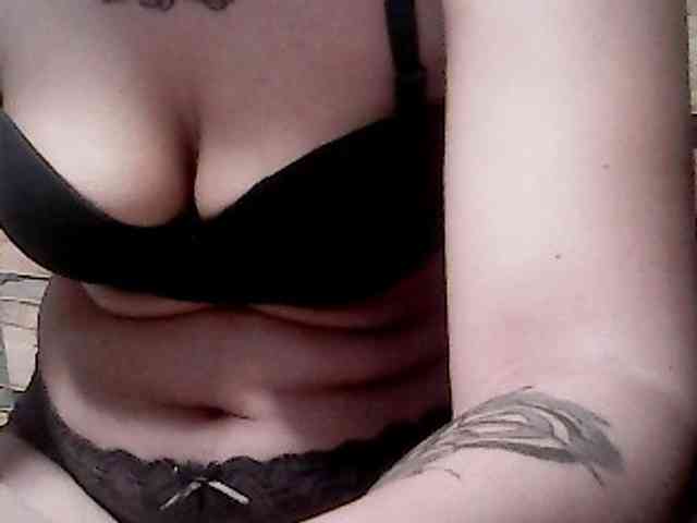 extremelymilkyboobs webcam