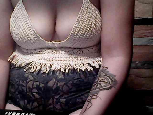 extremelymilkyboobs webcam